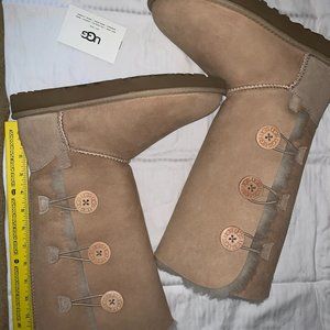 NIB New Ugg size 8 Bailey Boots